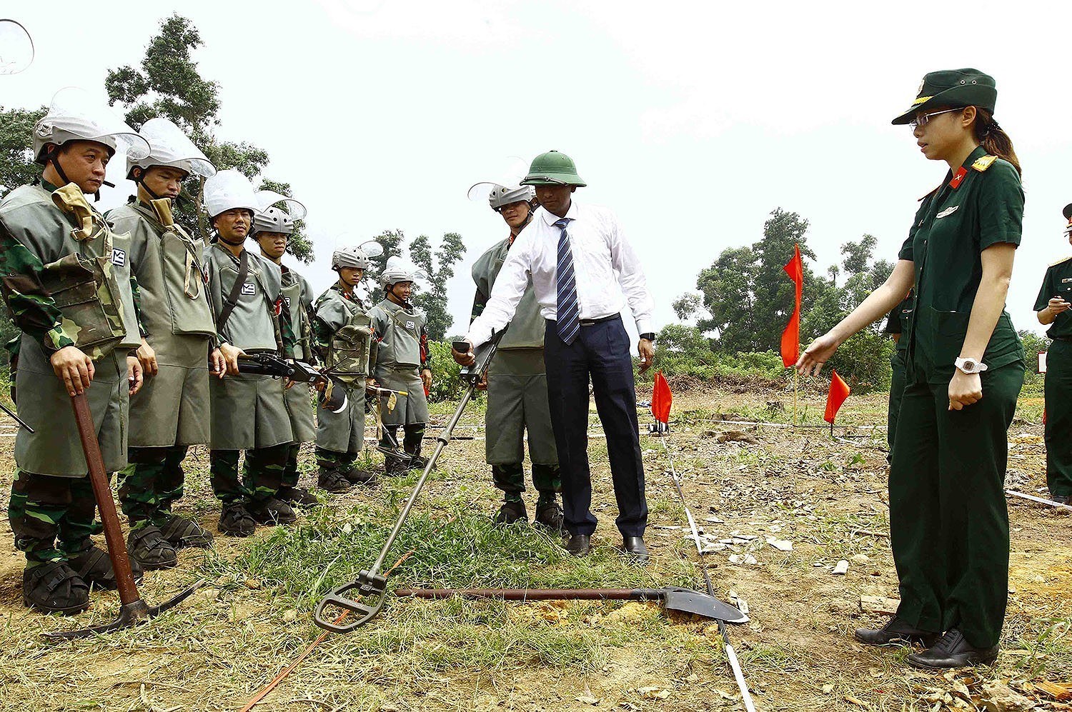 组图：国际提高地雷意识和协助地雷行动日：越南致力于克服地雷炸弹后果 hinh anh 7