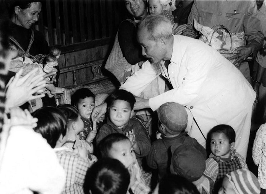 组图：胡志明主席——越南儿童敬爱的“伯伯” hinh anh 4