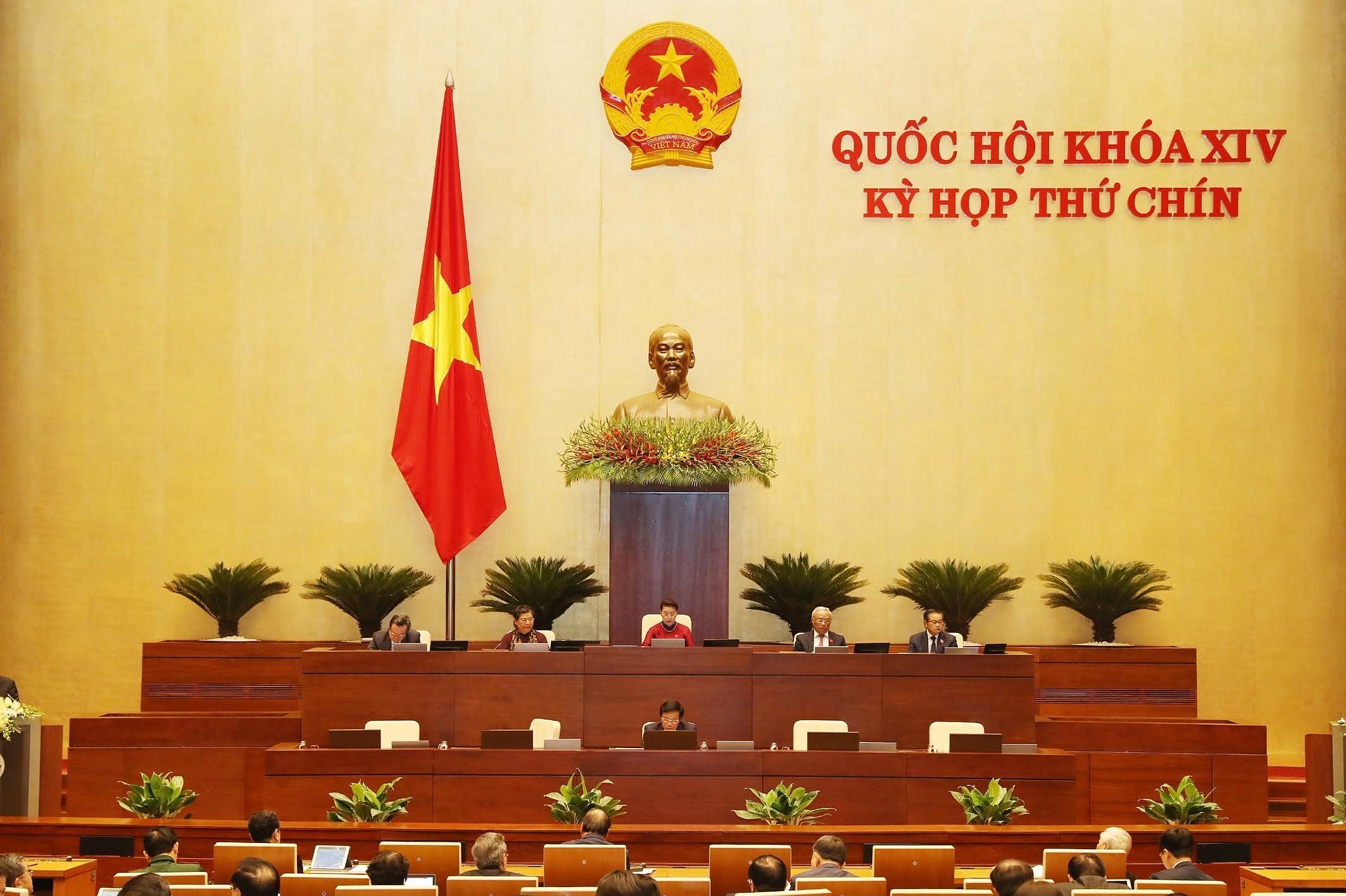 越南第十四届国会第九次会议：国会审议通过多项重要报告 hinh anh 1