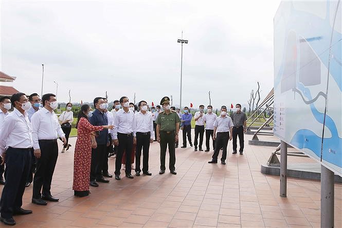 越南国会主席王廷惠出席10号公路海防路段升级改造项目动工仪式 hinh anh 2