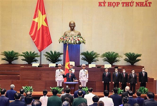 越南第十五届国会第一次会议：政府总理范明政：主动破除体制机制障碍 hinh anh 2