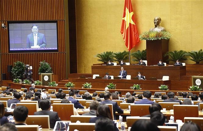 越南第十五届国会第二次会议：越南政府总理范明政解答选民和国会代表关注的问题 hinh anh 1