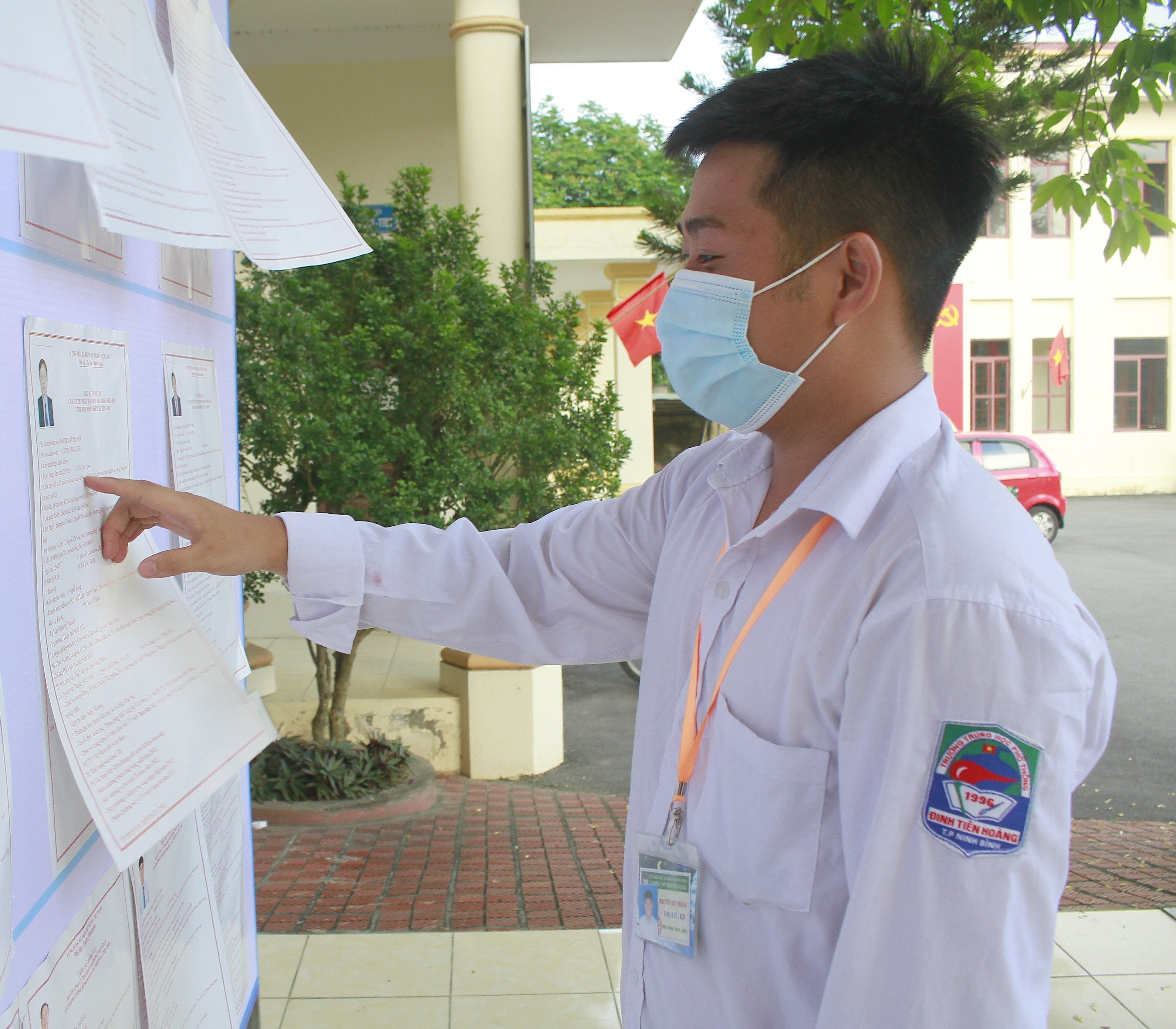 First-time voters head towards election day hinh anh 3