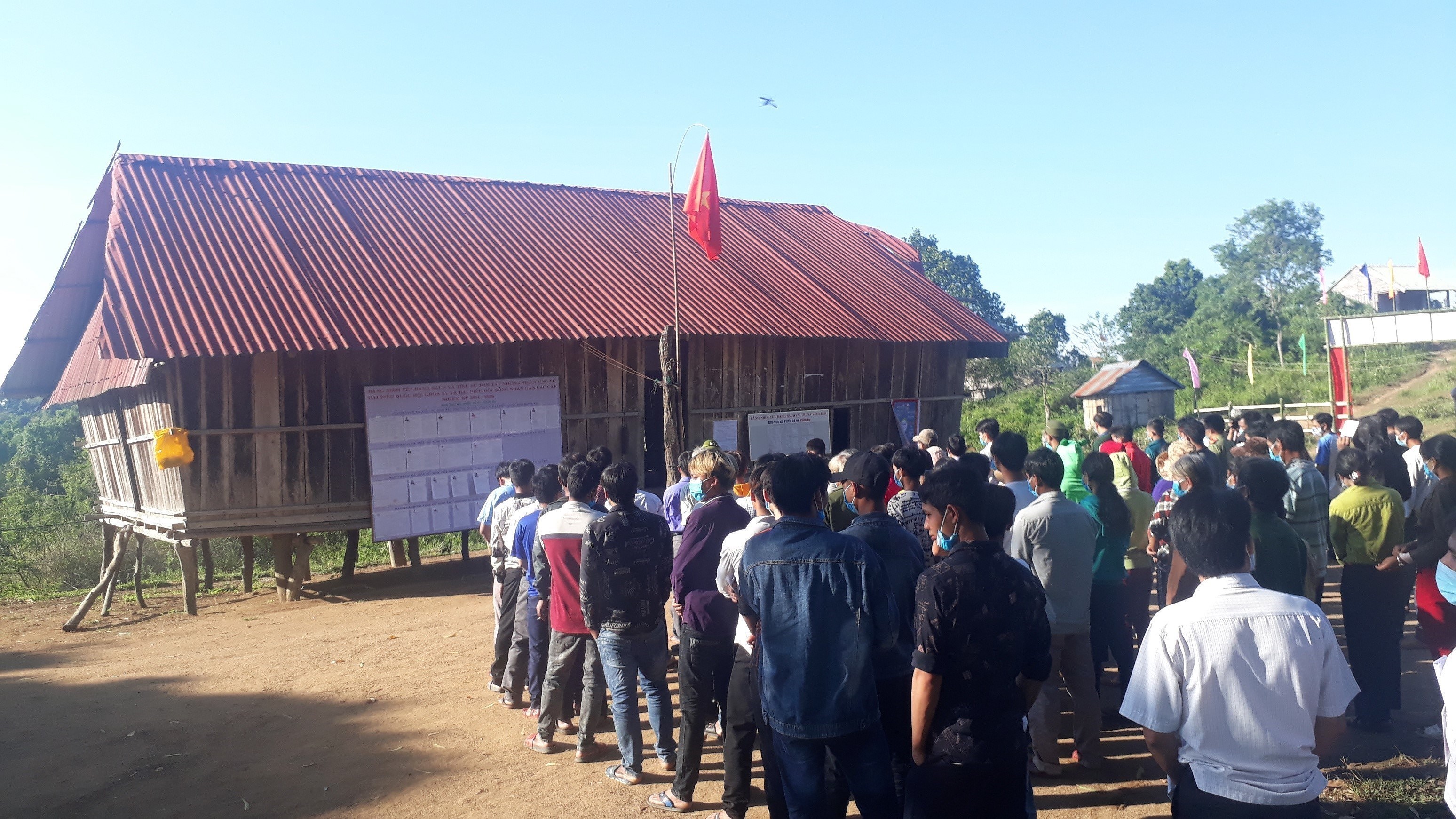 Early elections held in isolated village of Binh Dinh province hinh anh 4