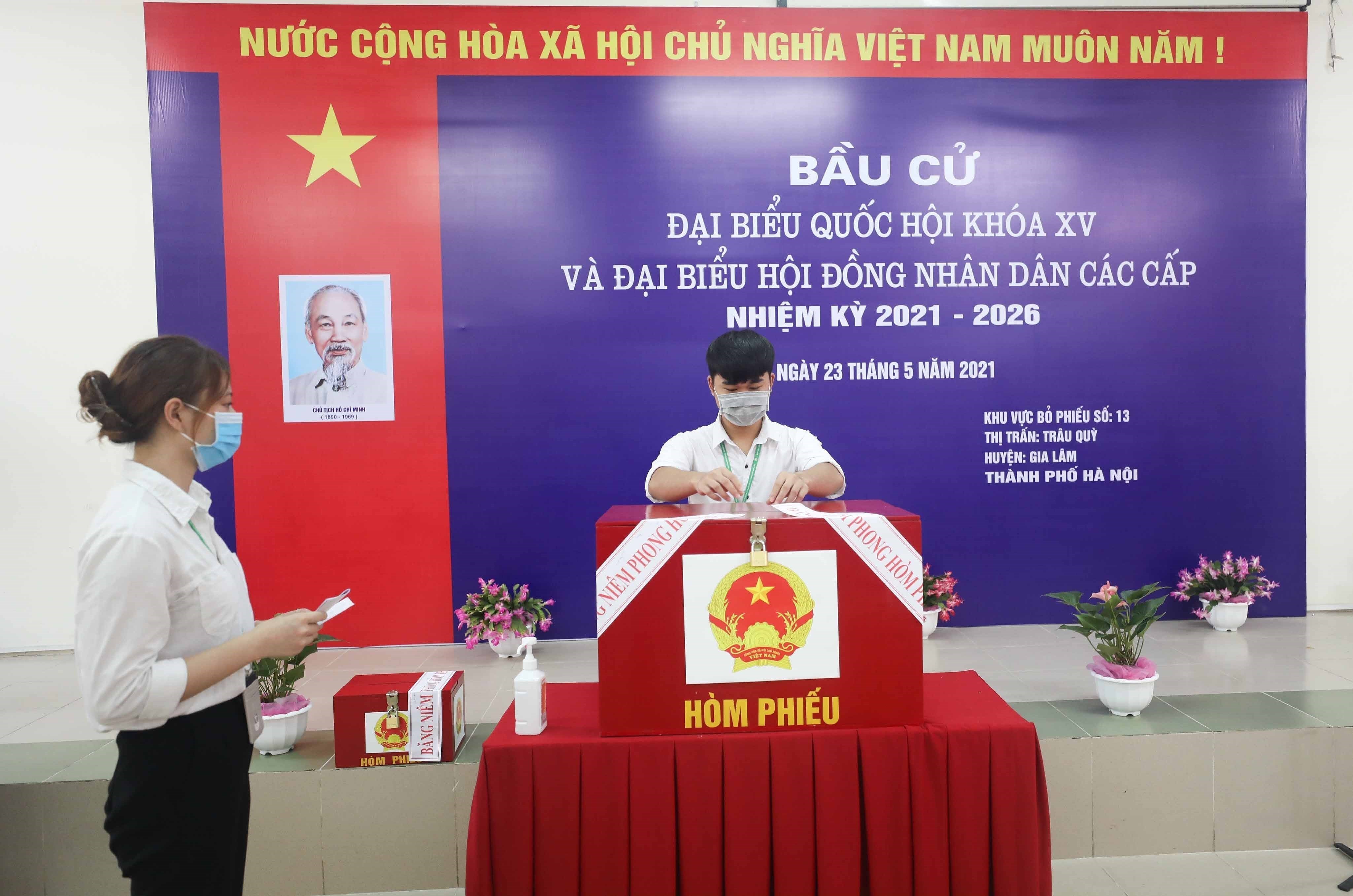 5.4 million voters in Hanoi go to poll hinh anh 8
