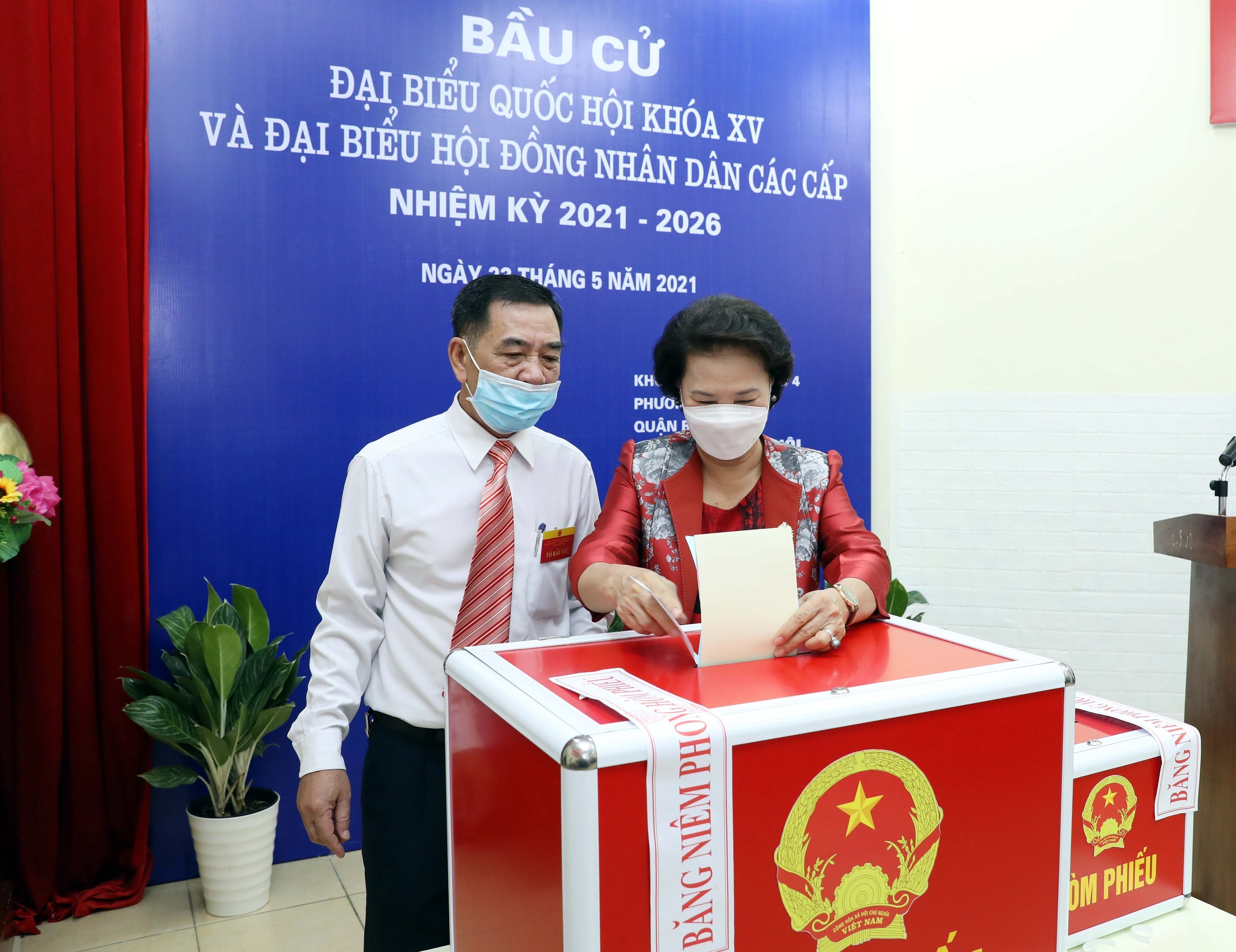 5.4 million voters in Hanoi go to poll hinh anh 9