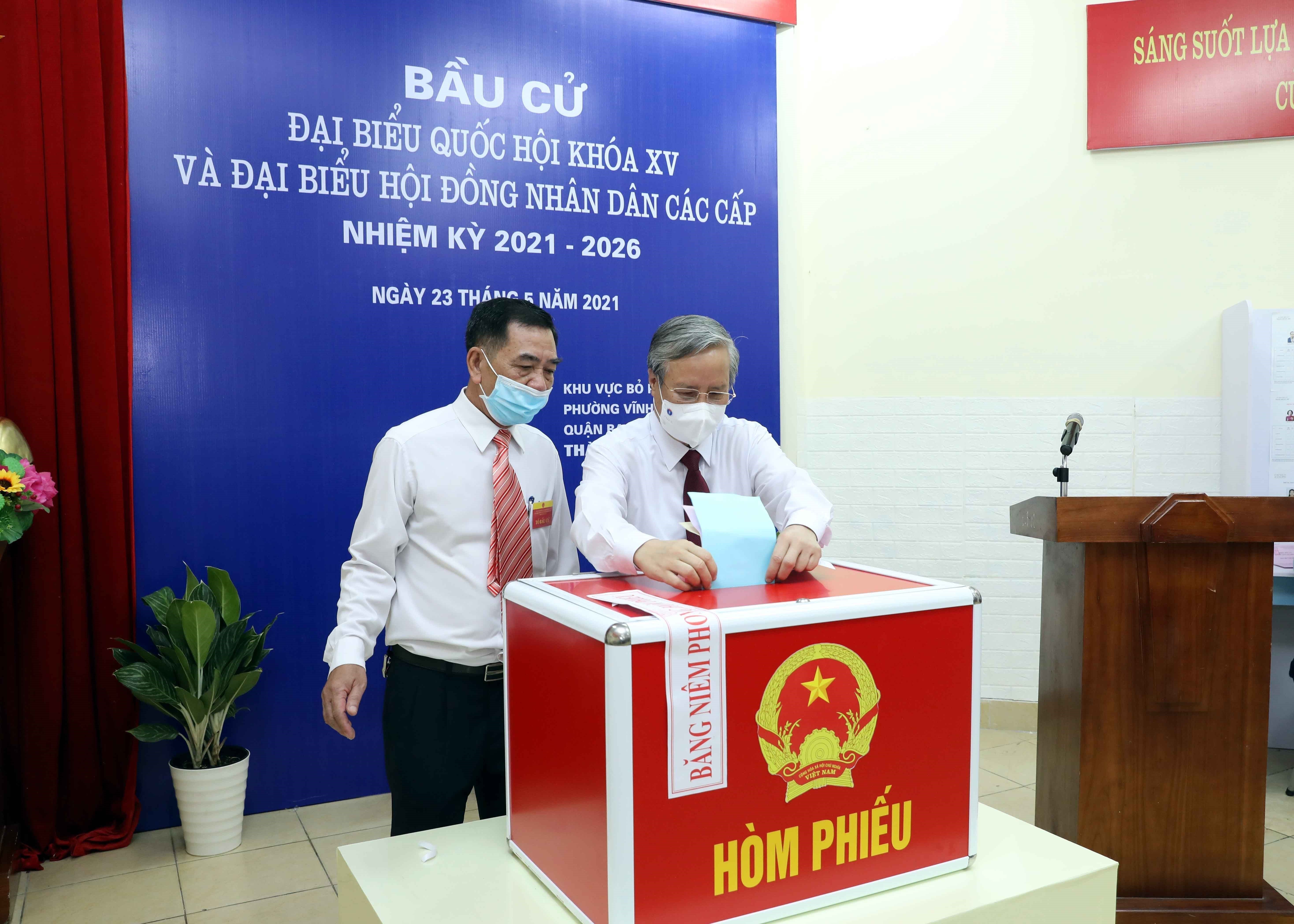 5.4 million voters in Hanoi go to poll hinh anh 11
