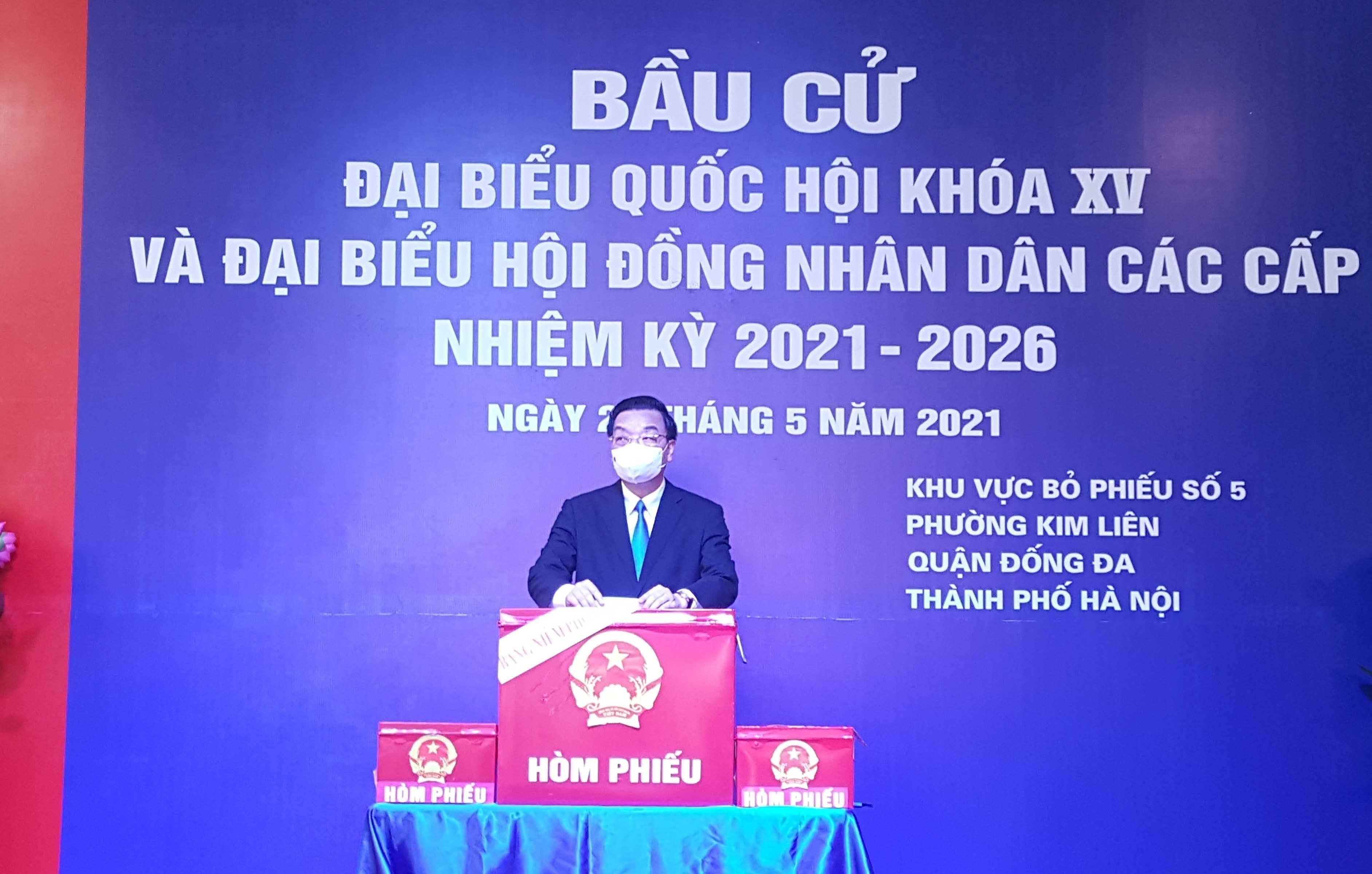 5.4 million voters in Hanoi go to poll hinh anh 1