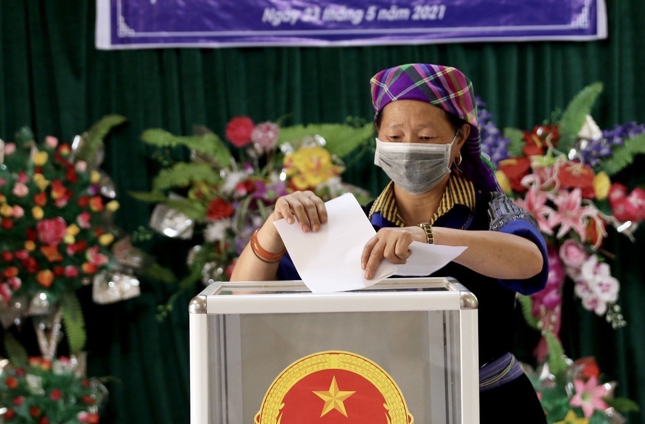 Ethnic minority voters nationwide go to poll hinh anh 7