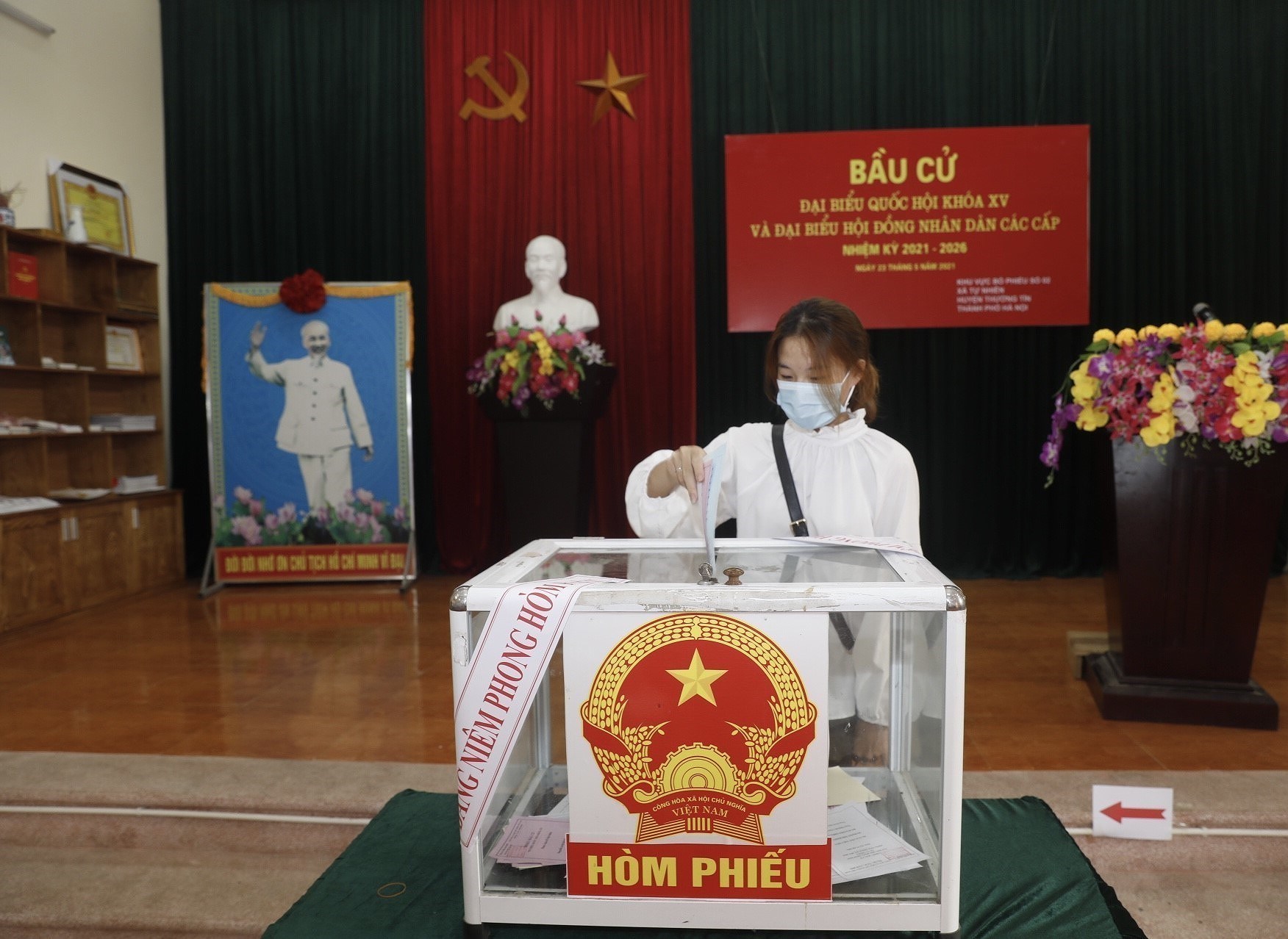 5.4 million voters in Hanoi go to poll hinh anh 6
