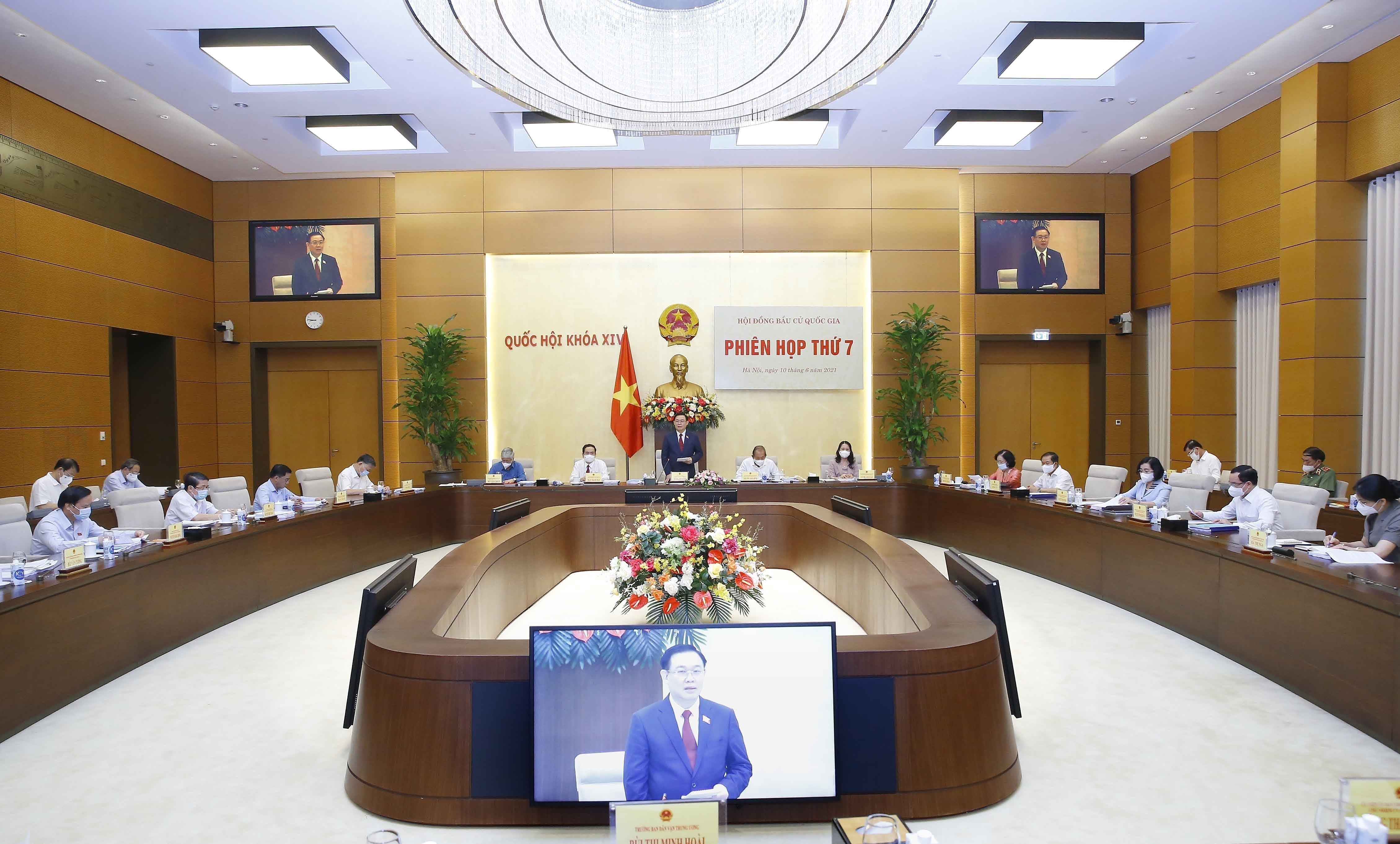 Top legislator chairs National Election Council’s seventh meeting hinh anh 2
