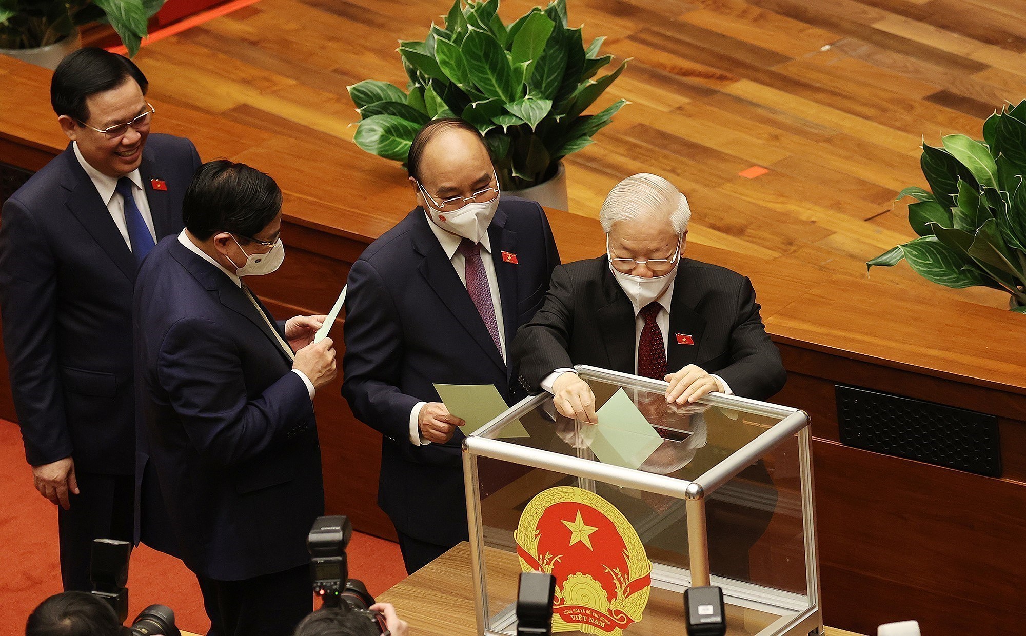 15th National Assembly cast ballots to elect Chairperson hinh anh 1