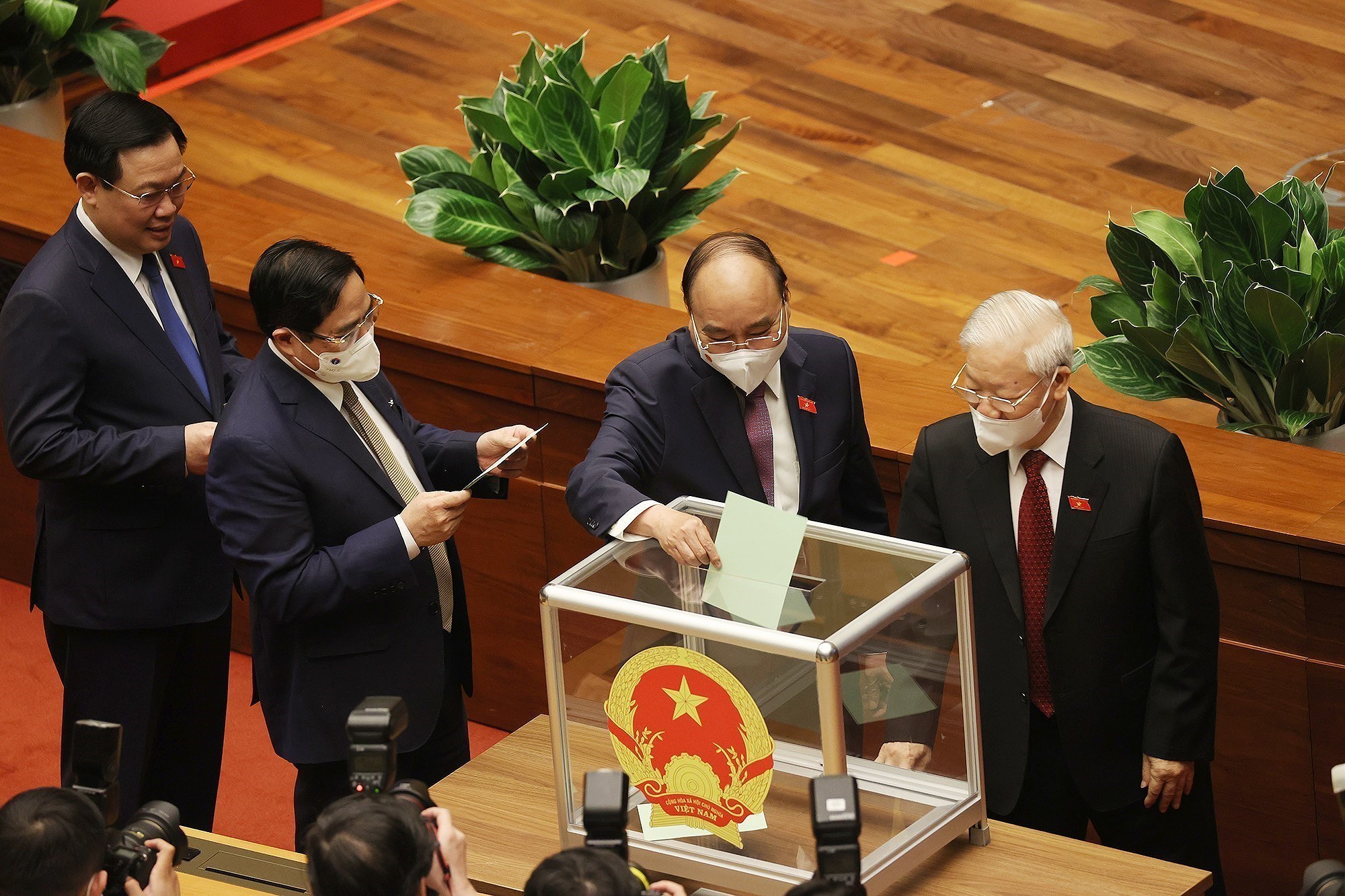 15th National Assembly cast ballots to elect Chairperson hinh anh 2
