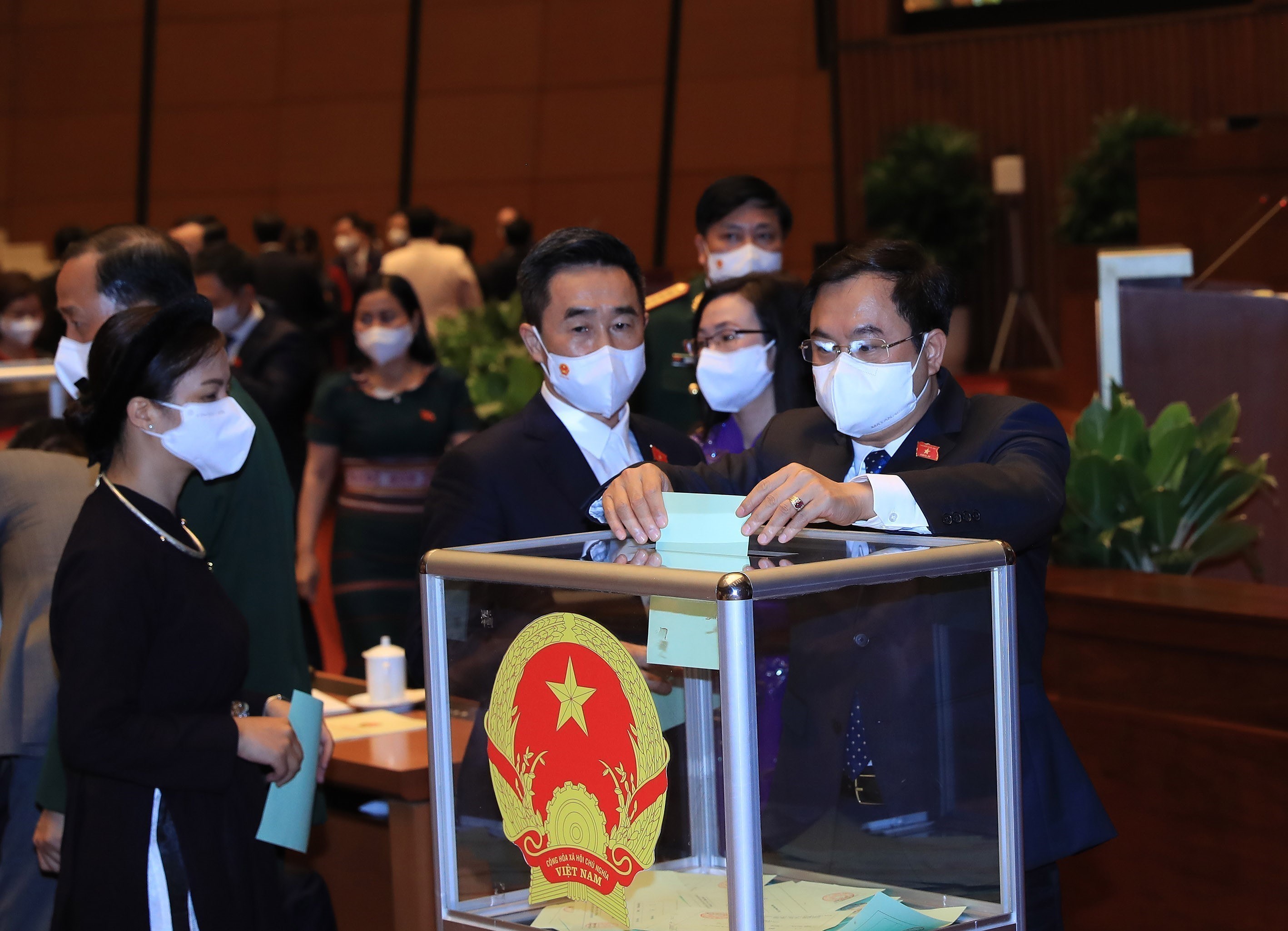 15th National Assembly cast ballots to elect Chairperson hinh anh 4
