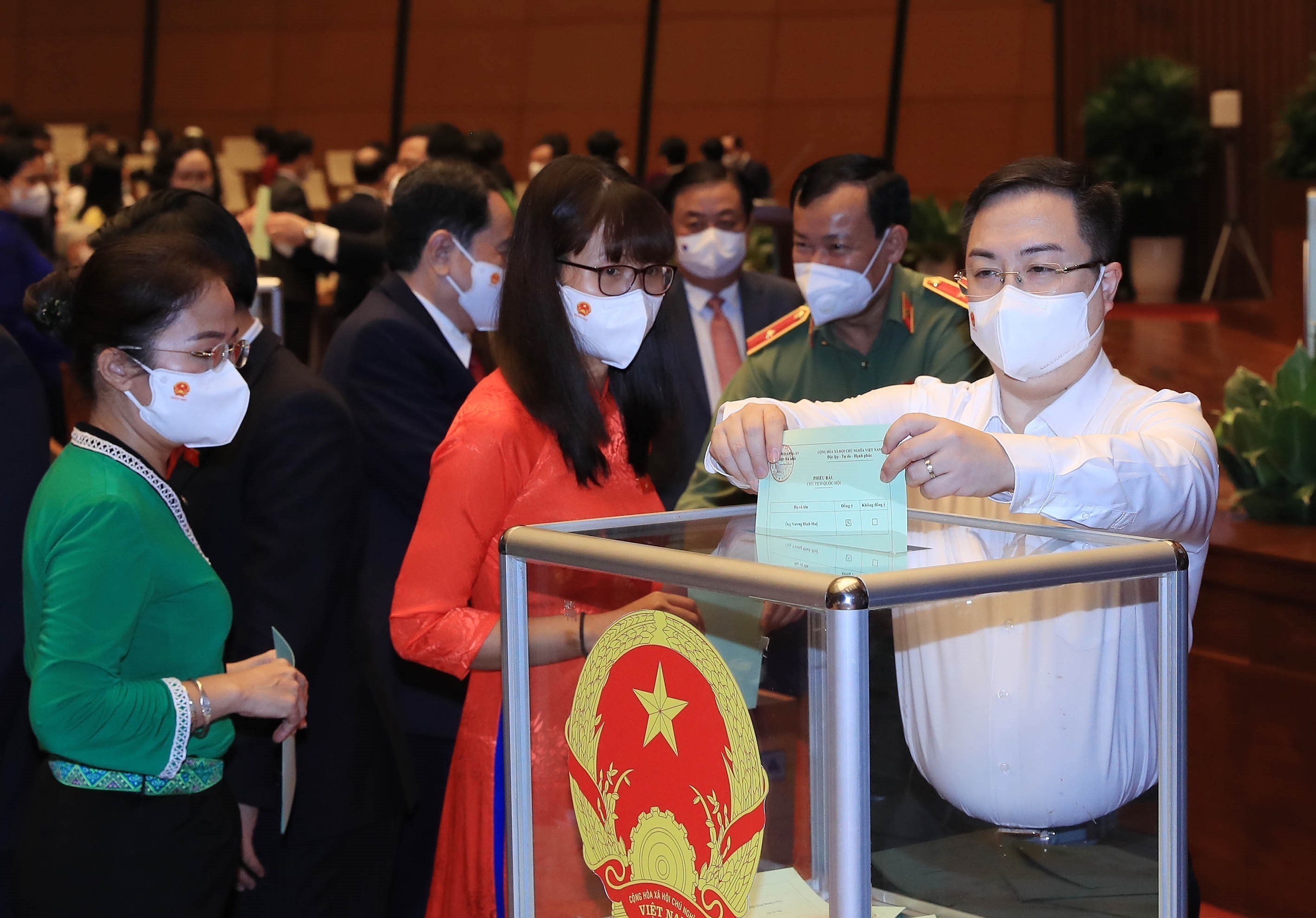 15th National Assembly cast ballots to elect Chairperson hinh anh 5