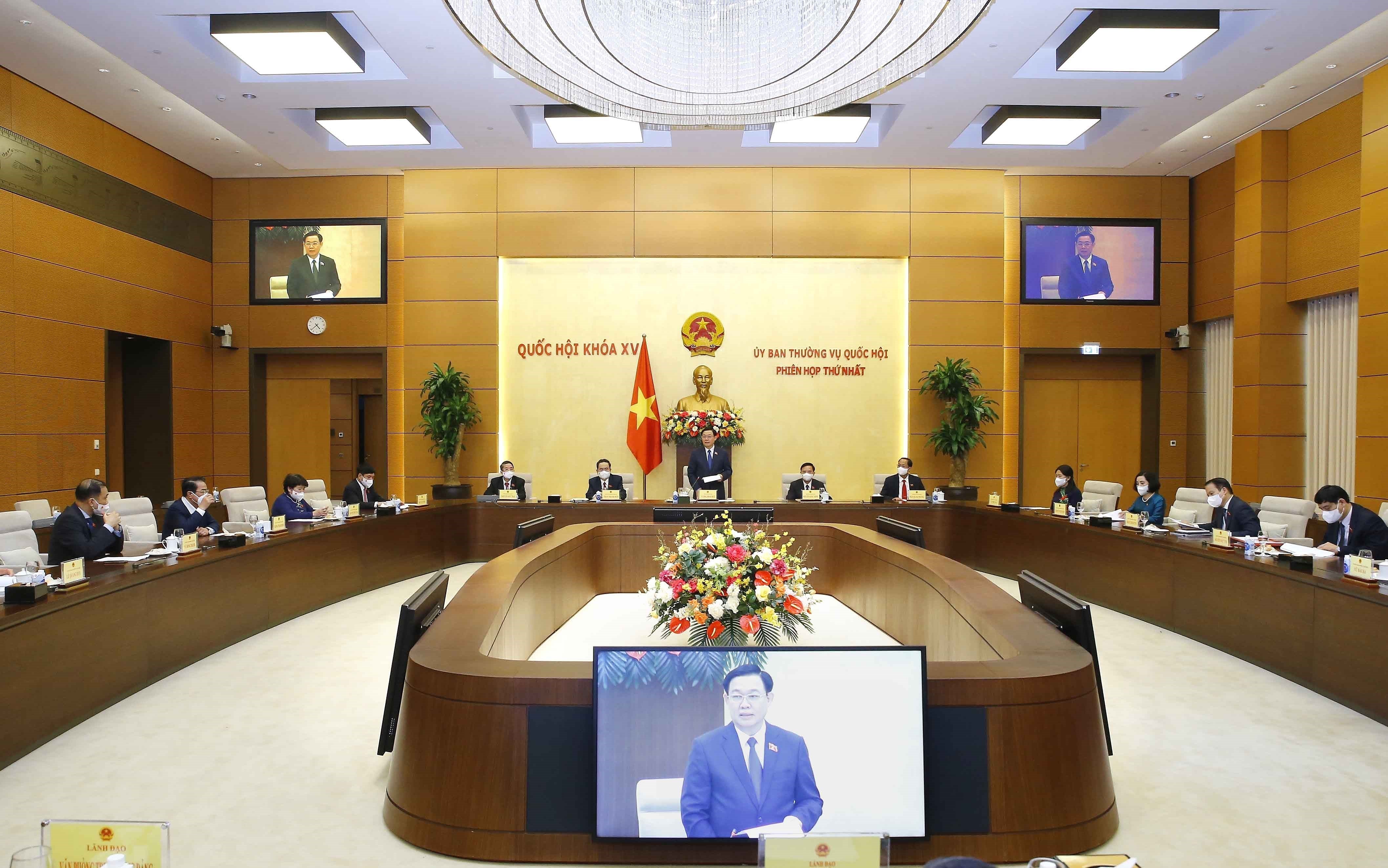 National Assembly Chairman presides over Standing Committee’s first meeting hinh anh 1