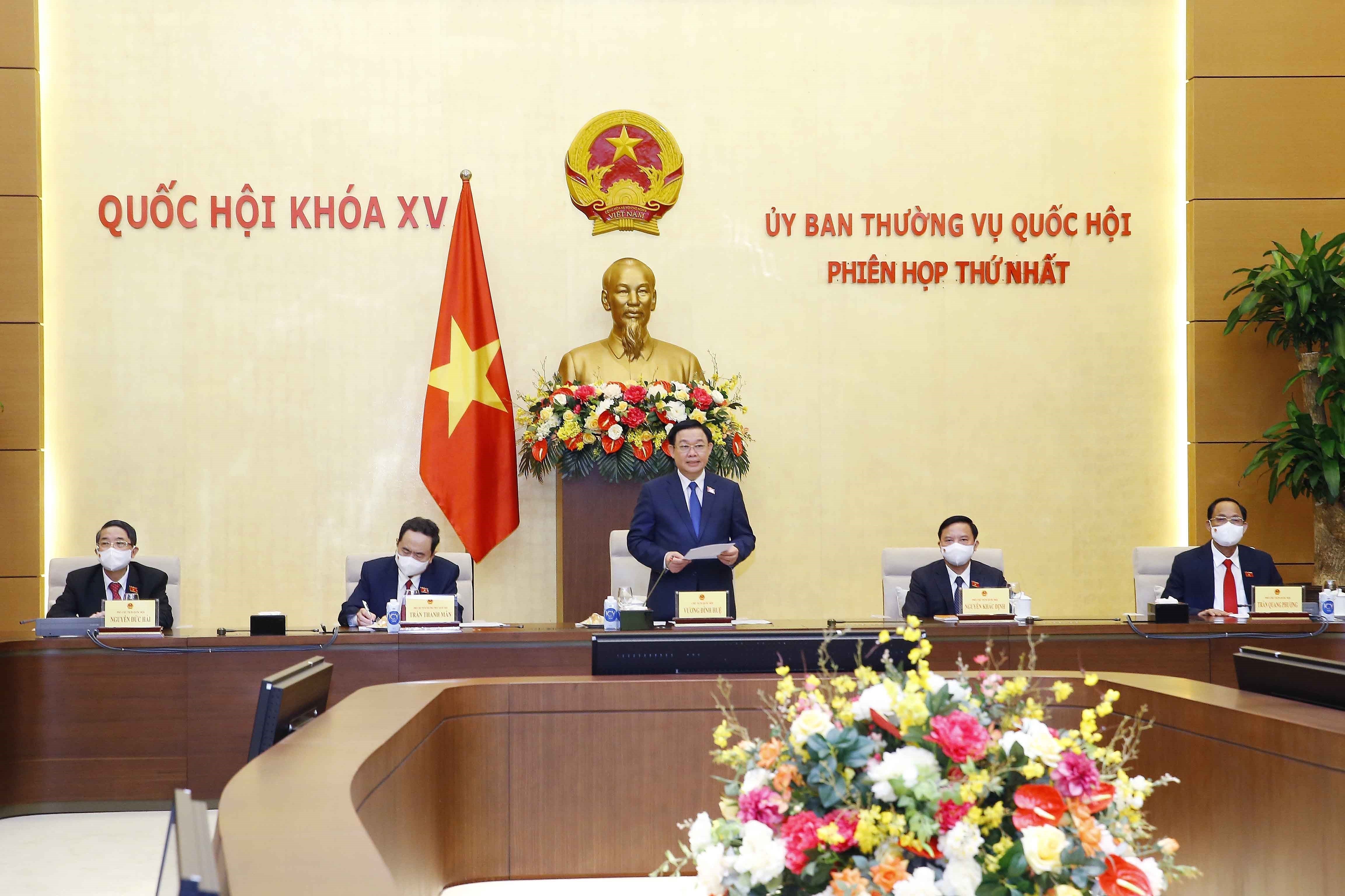 National Assembly Chairman presides over Standing Committee’s first meeting hinh anh 3