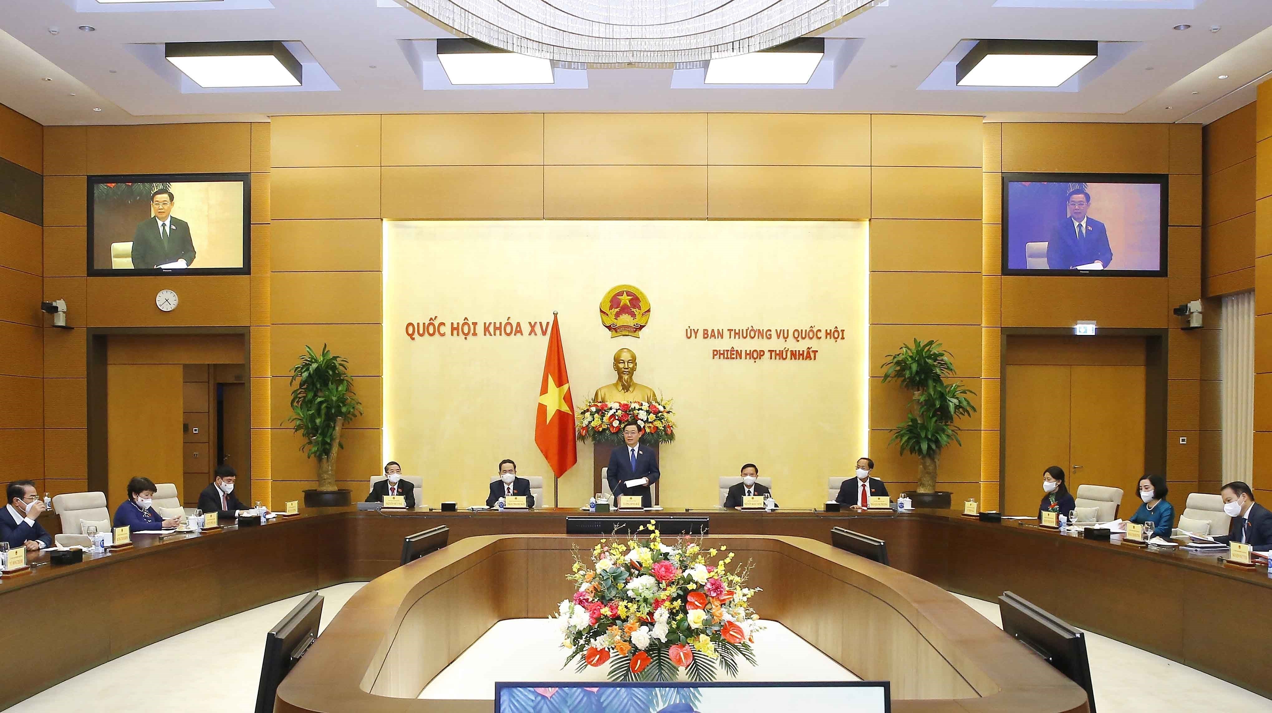 National Assembly Chairman presides over Standing Committee’s first meeting hinh anh 4