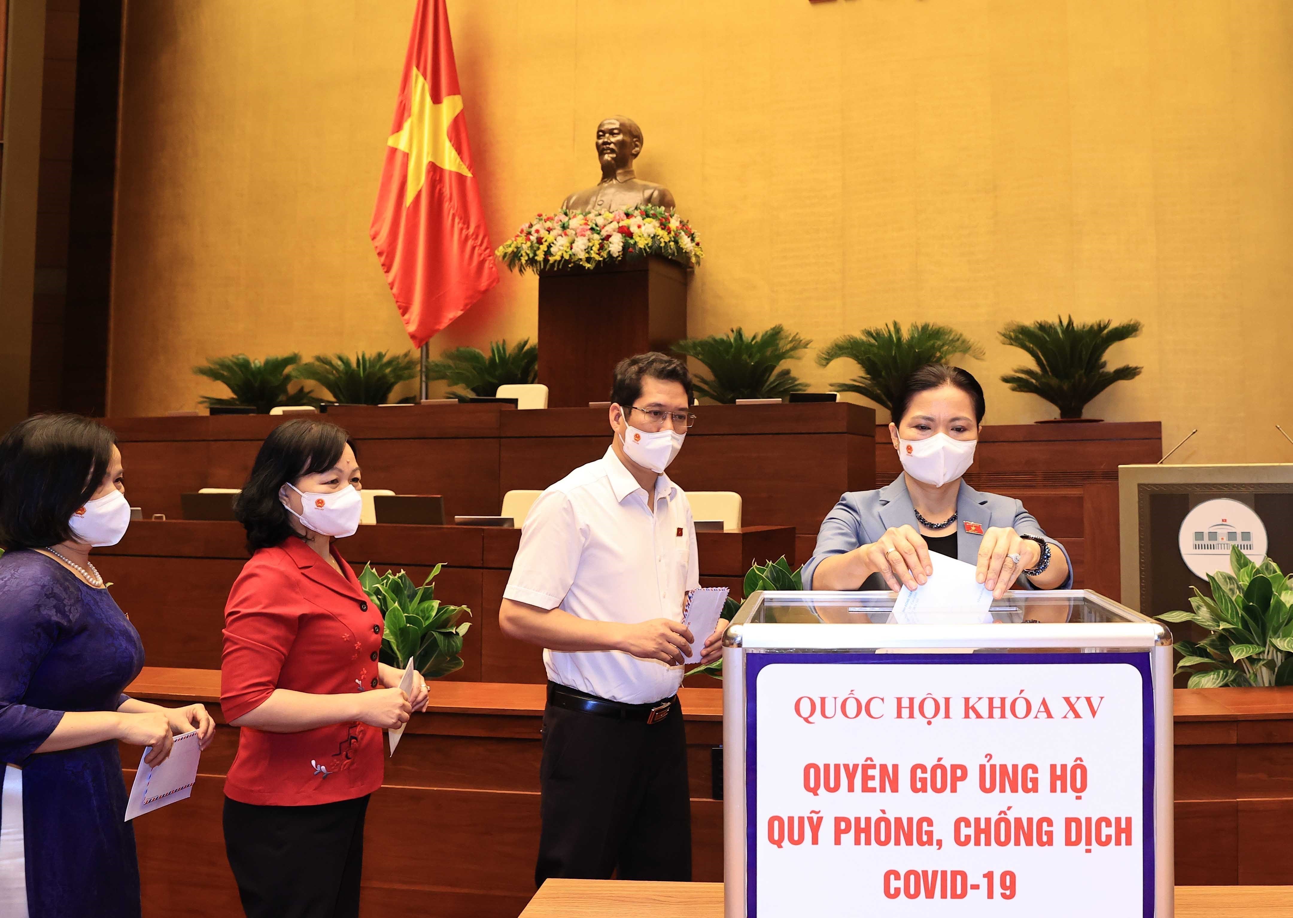 NA Deputies donate to COVID-19 prevention and control fund hinh anh 5