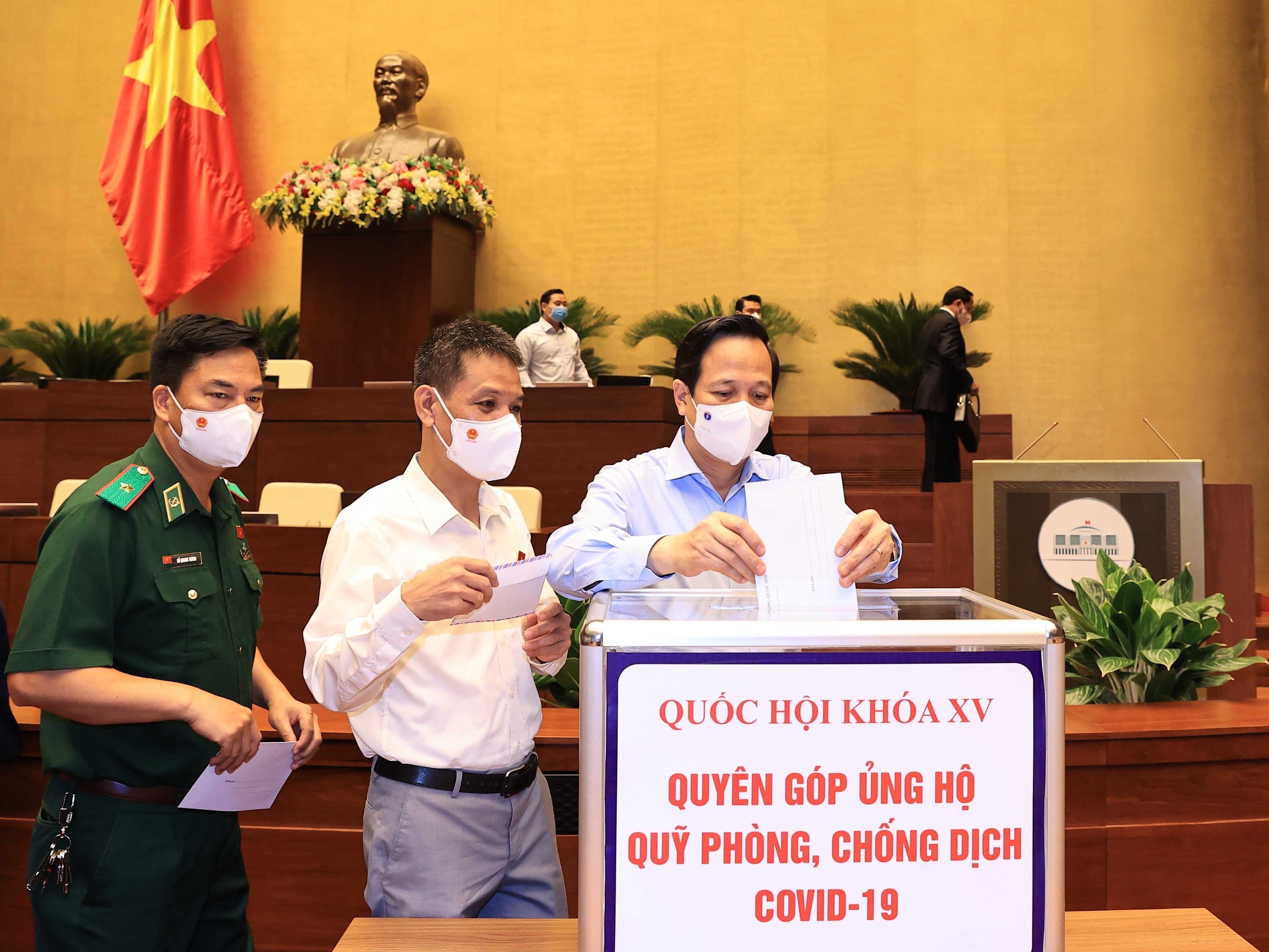 NA Deputies donate to COVID-19 prevention and control fund hinh anh 6
