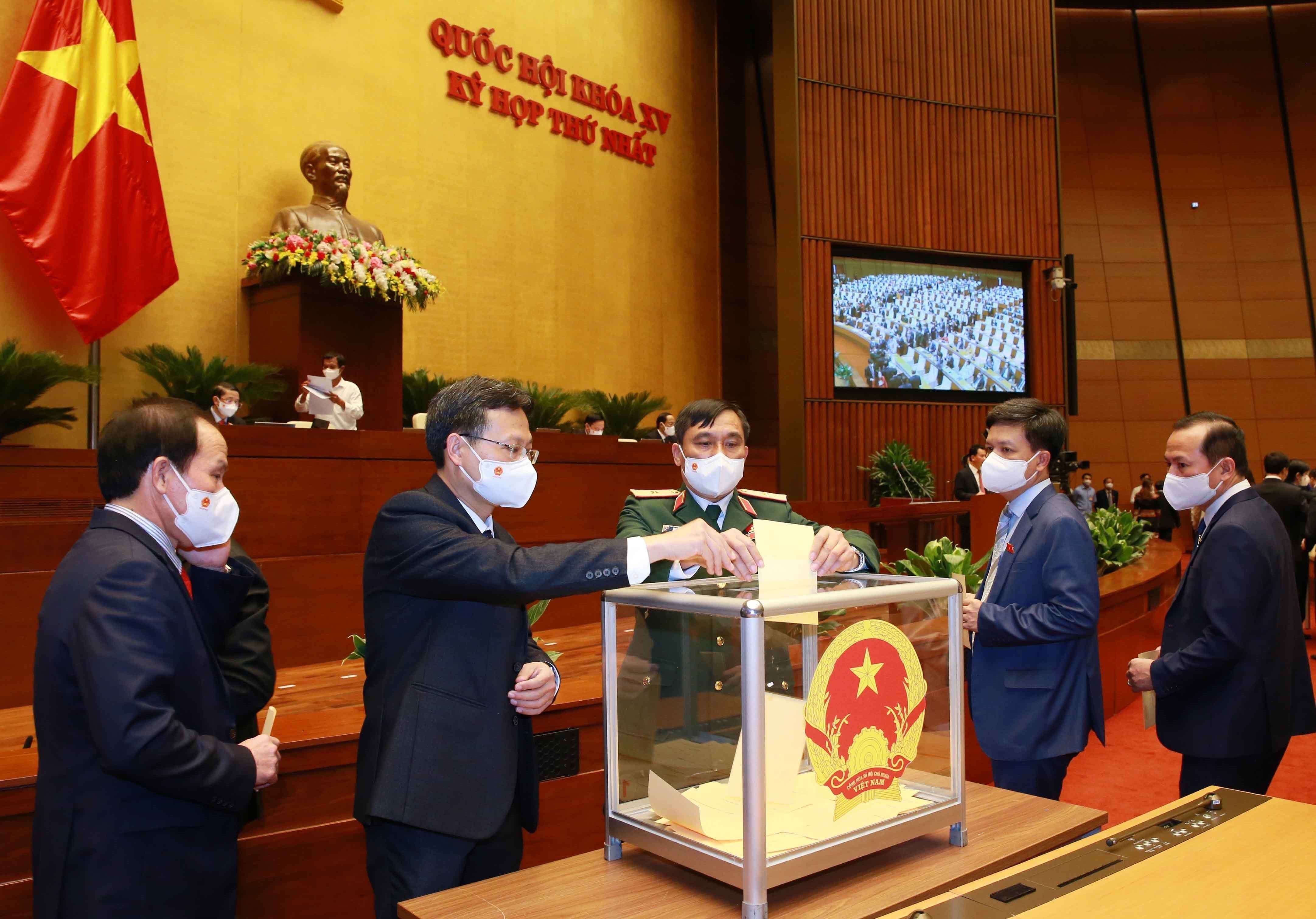 Pham Minh Chinh re-elected as Prime Minister hinh anh 9