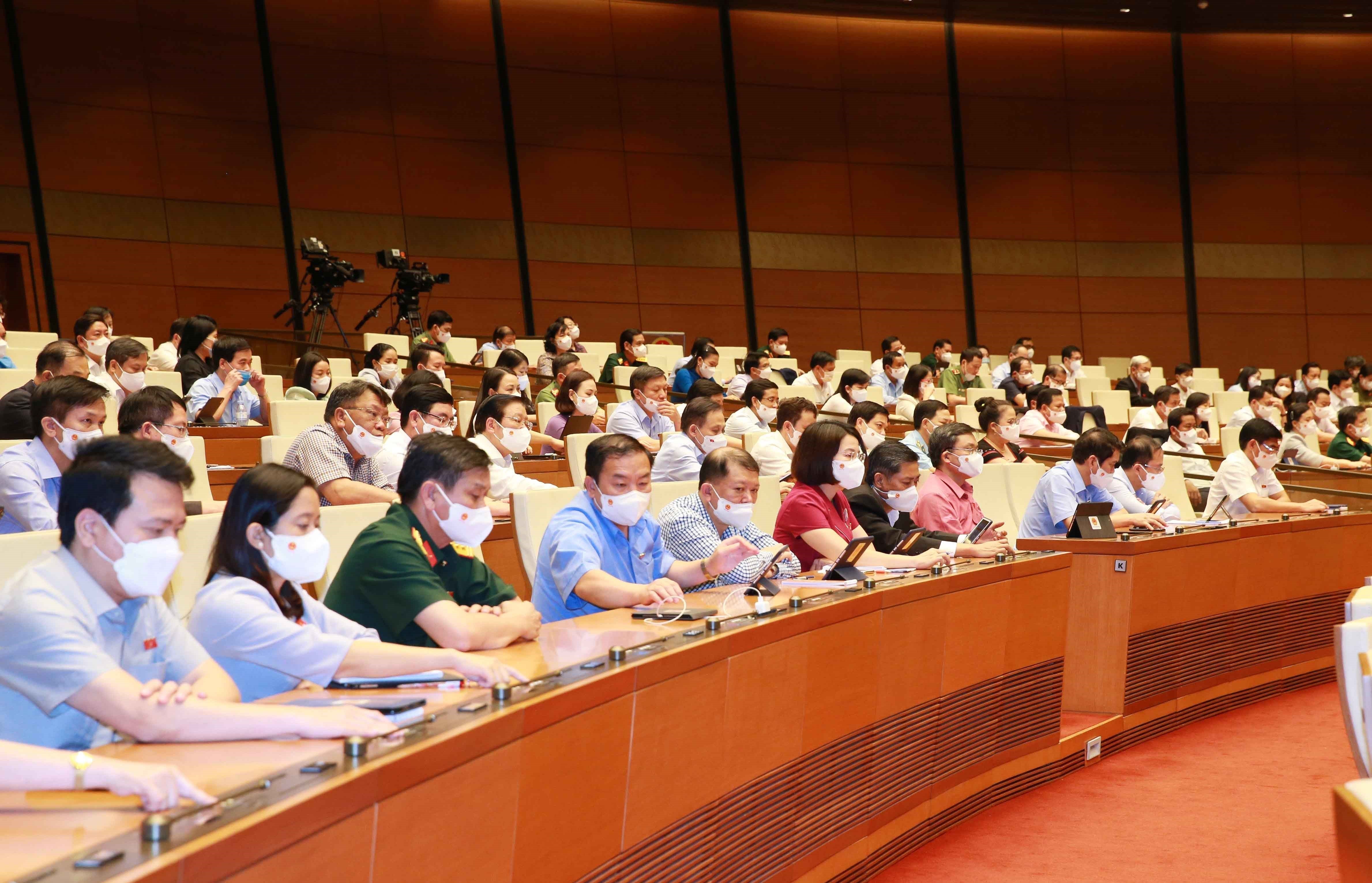 Parliament eyes average growth of 6.5-7 percent for five years hinh anh 3