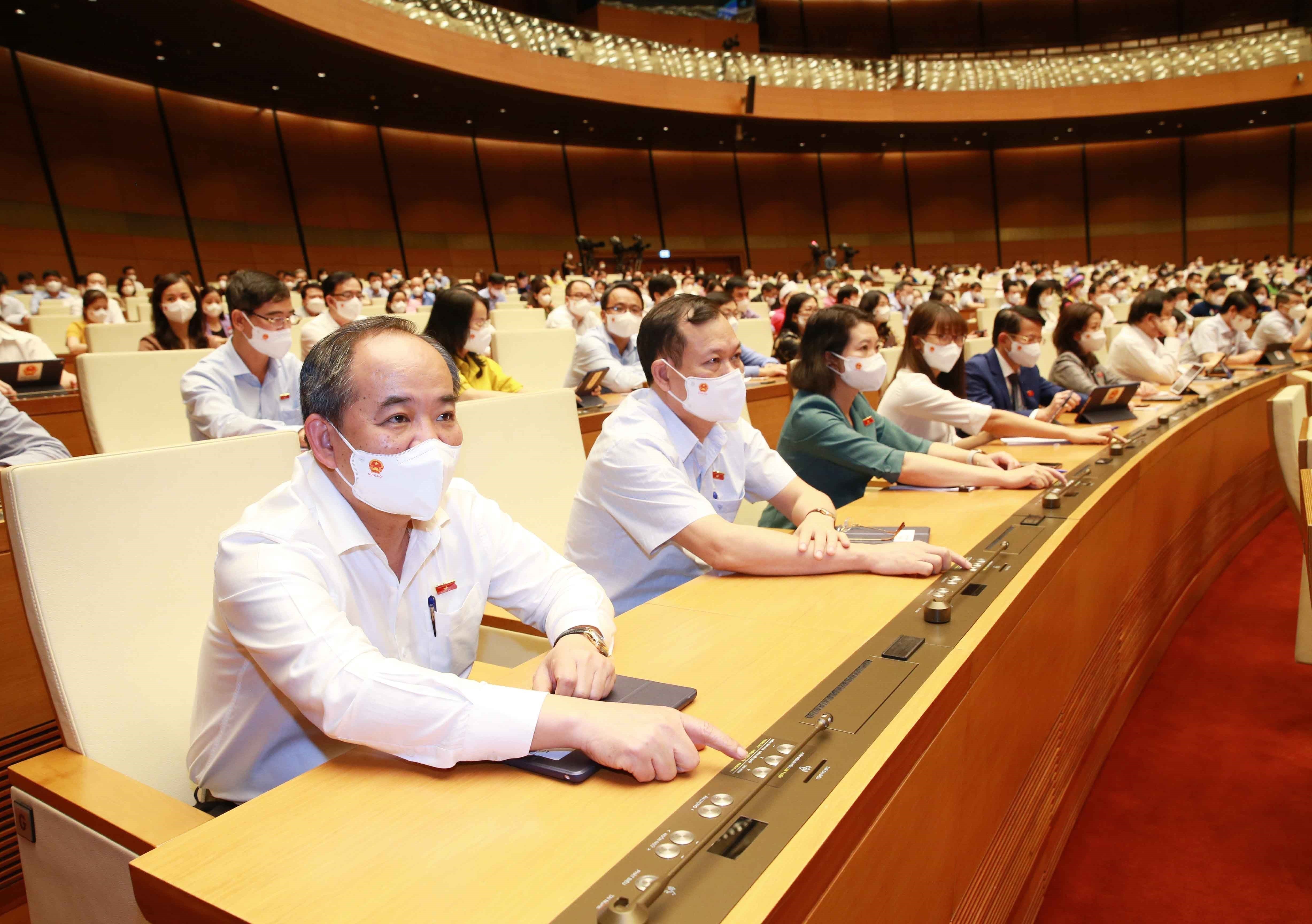 Parliament eyes average growth of 6.5-7 percent for five years hinh anh 4