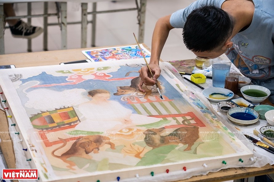 Reviving Hang Trong folk paintings from traditional materials hinh anh 5