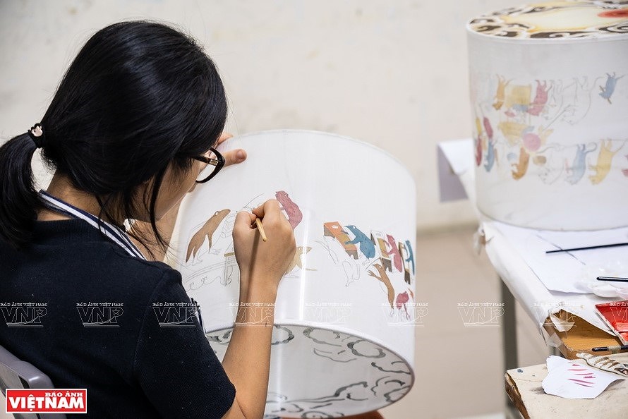 Reviving Hang Trong folk paintings from traditional materials hinh anh 6