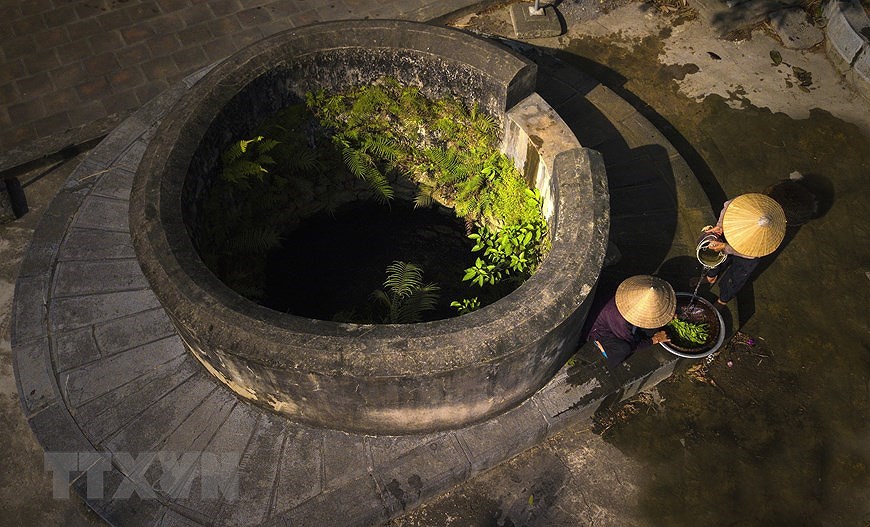 Ancient village well in Hoa Lu former imperial city hinh anh 5