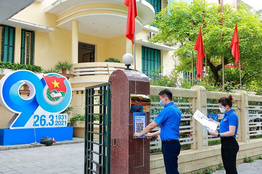 Hanoi Youth Union members active to popularise election hinh anh 1