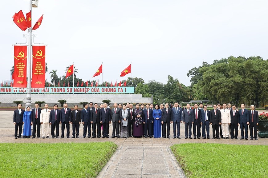 National Assembly deputies pay tribute to President Ho Chi Minh hinh anh 9