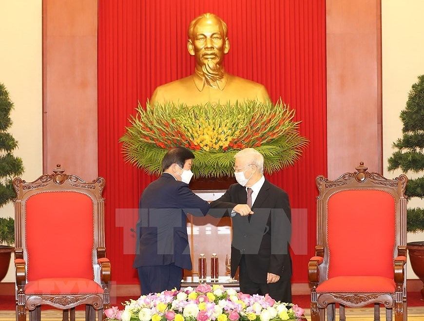 Party, State leader meets top RoK legislator hinh anh 2
