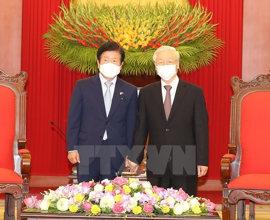 Party, State leader meets top RoK legislator hinh anh 3