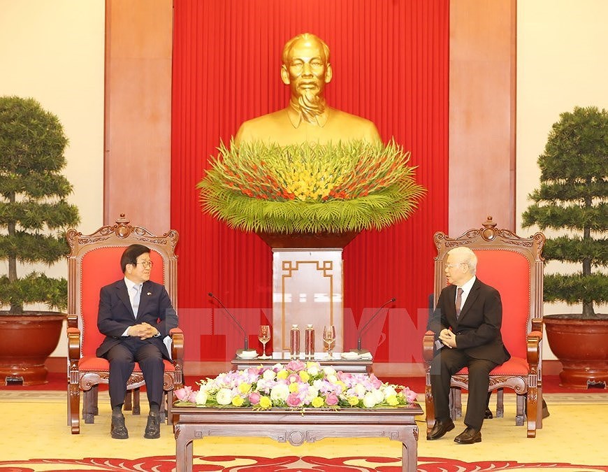 Party, State leader meets top RoK legislator hinh anh 4