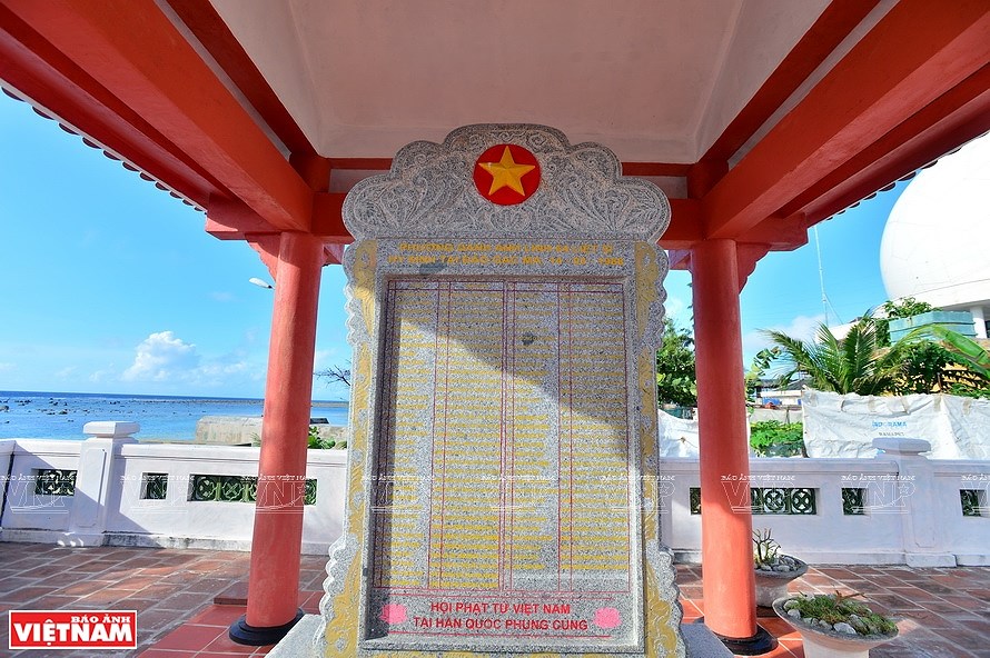 Vinh Phuc pagoda solemn in East Sea hinh anh 5