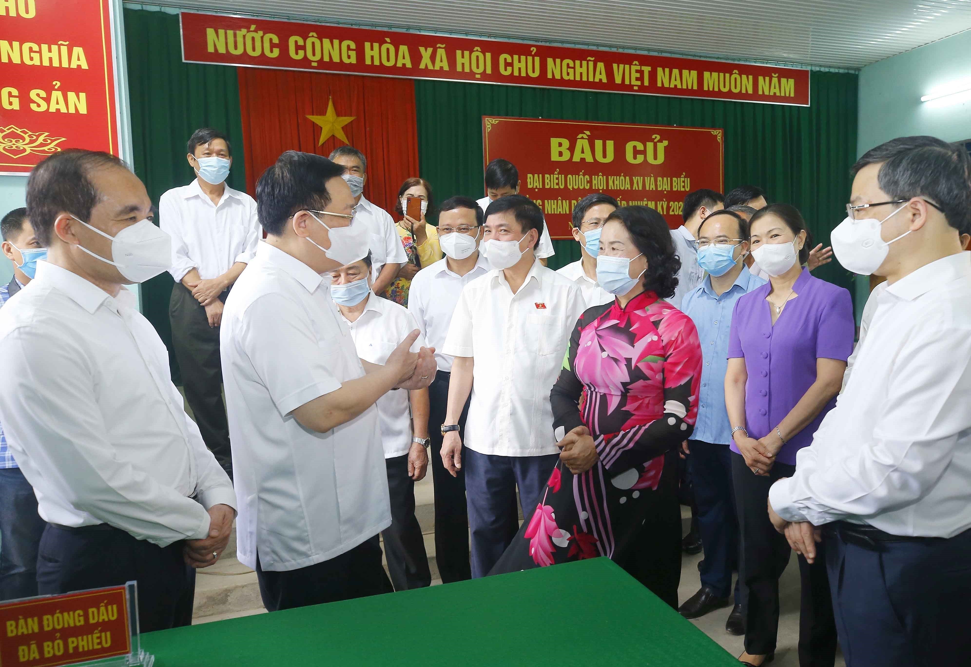 Legislative leader inspects election preparations in Tuyen Quang province hinh anh 1