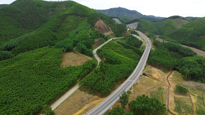Expressway connecting central coastal localities ready for opening to traffic hinh anh 2