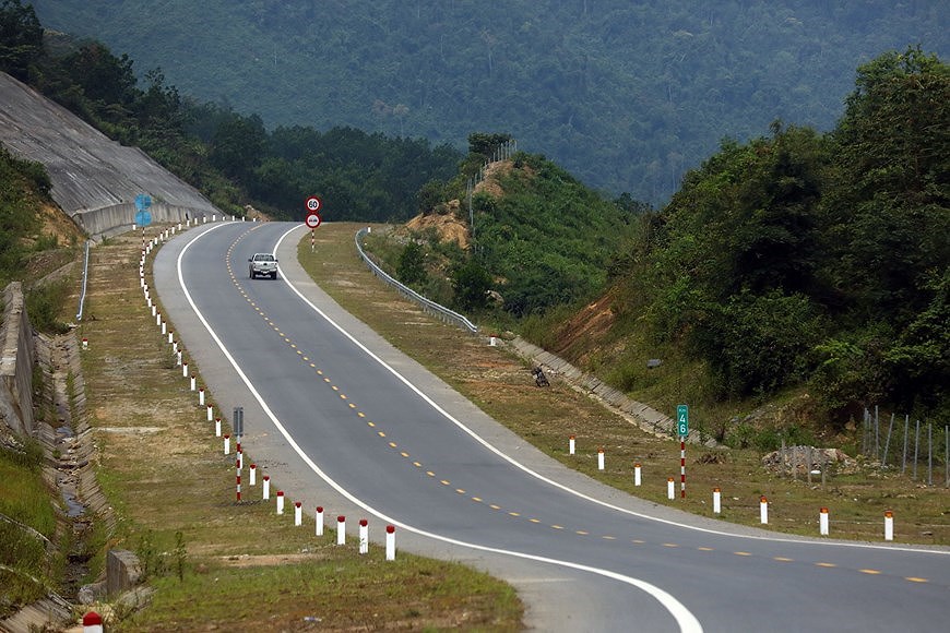 Expressway connecting central coastal localities ready for opening to traffic hinh anh 5