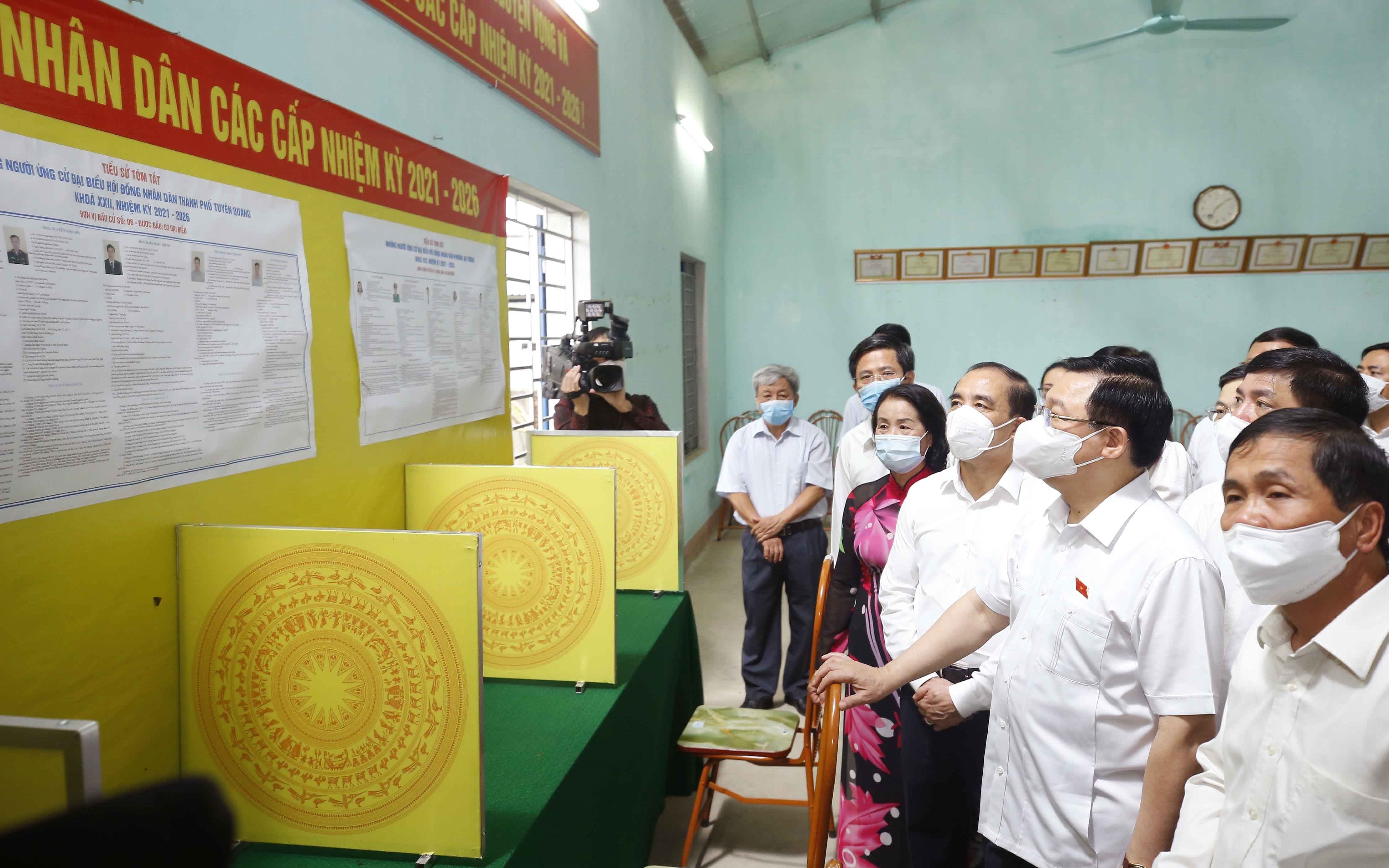 Legislative leader inspects election preparations in Tuyen Quang province hinh anh 5