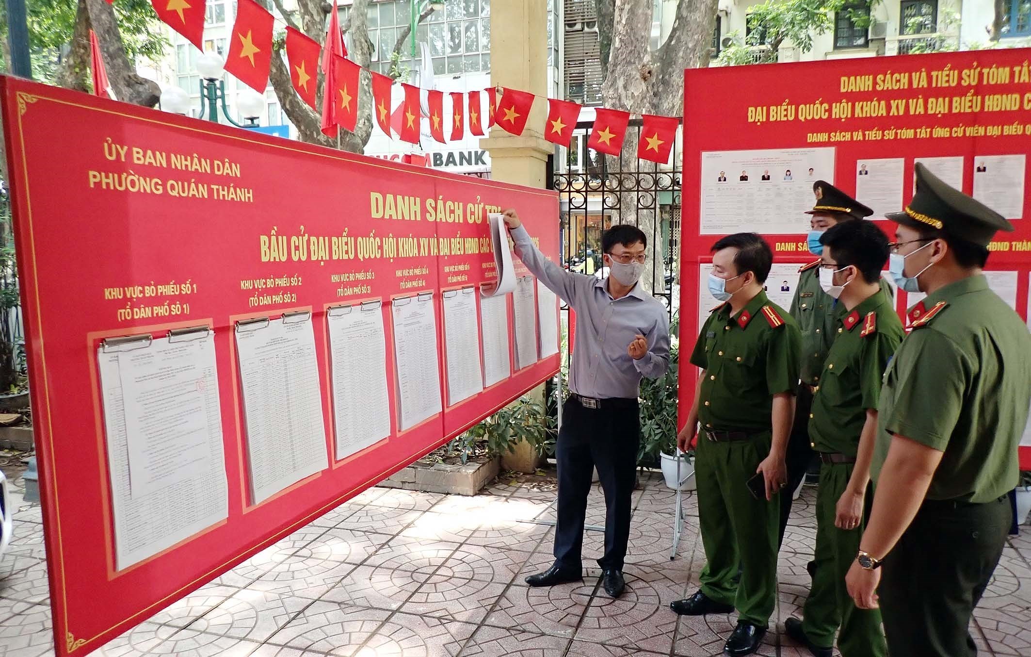 Hanoi’s police ensures security, order for election day hinh anh 1