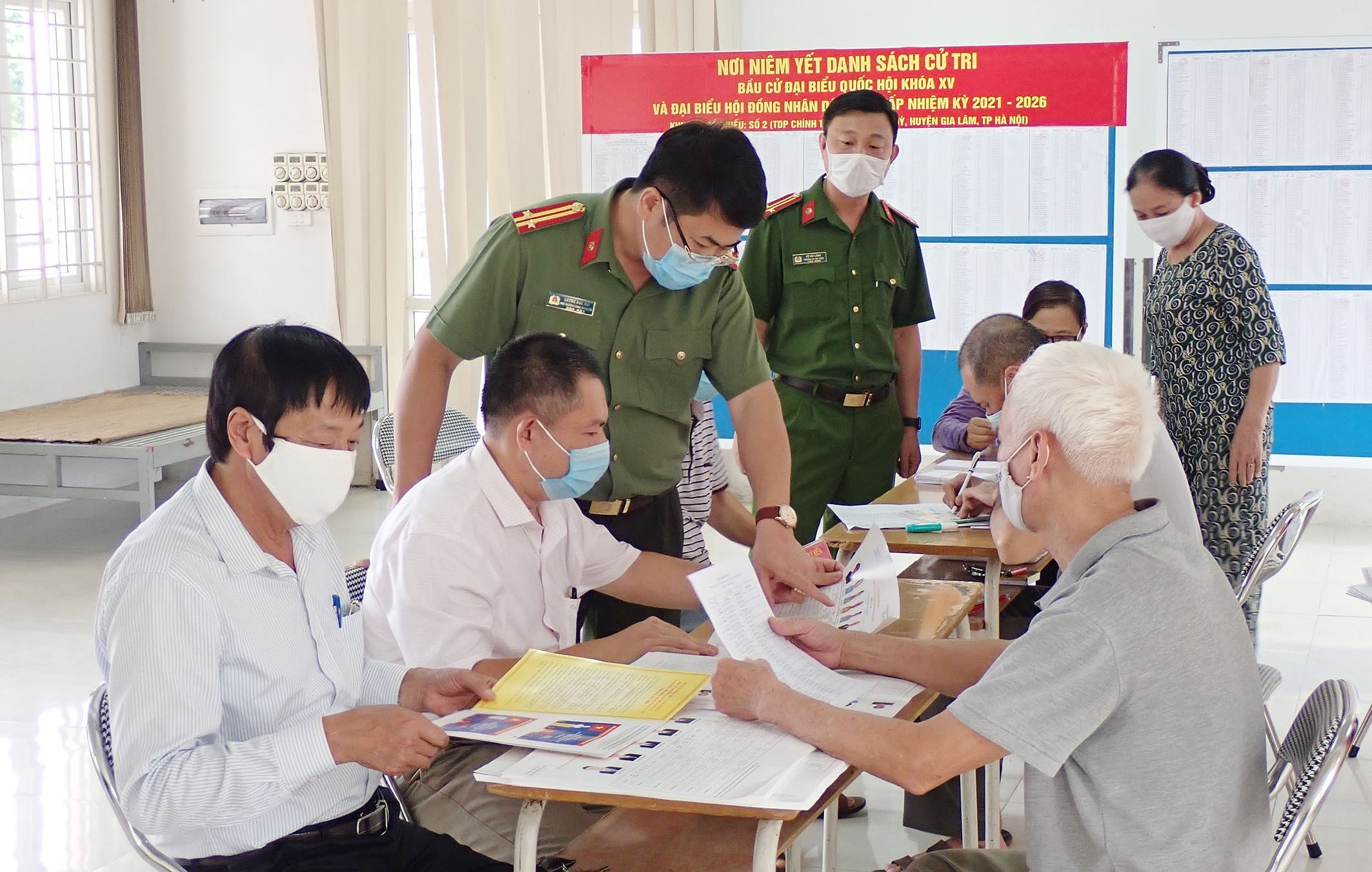 Hanoi’s police ensures security, order for election day hinh anh 3