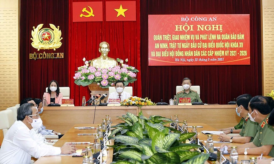 NA Chairman attends ceremony on protecting security and safety for elections hinh anh 3