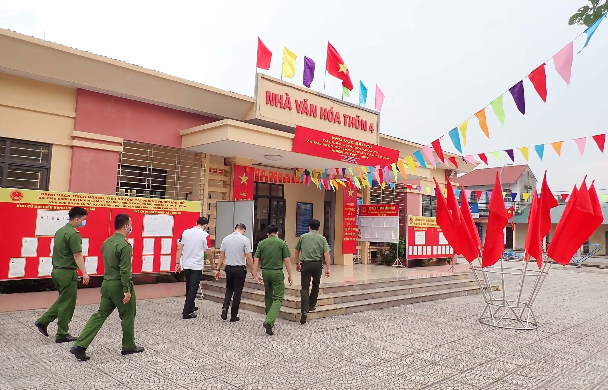 Hanoi’s police ensures security, order for election day hinh anh 5