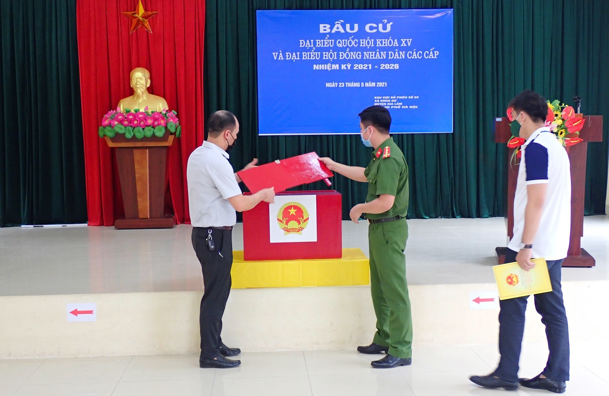 Hanoi’s police ensures security, order for election day hinh anh 6