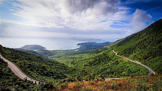 Hai Van pass, the best coast road in central Vietnam hinh anh 5