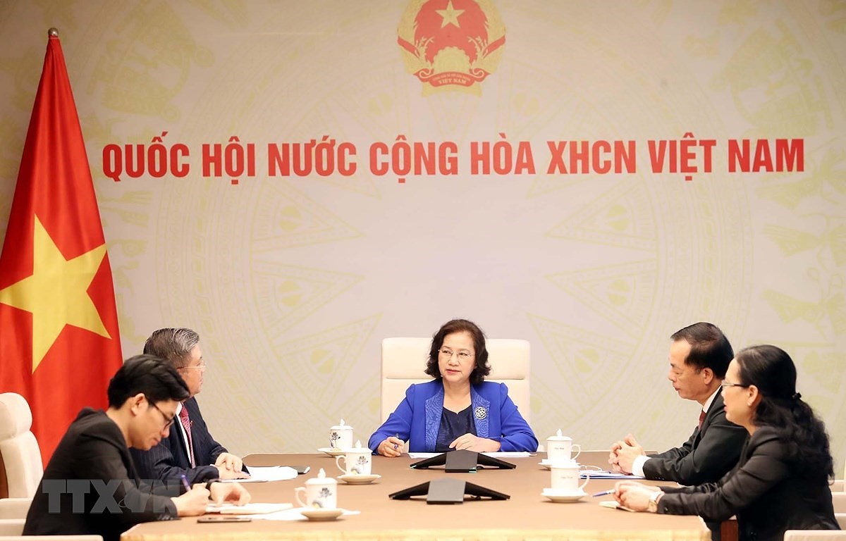 Vietnamese, Lao National Assembly leaders hold phone talks hinh anh 1