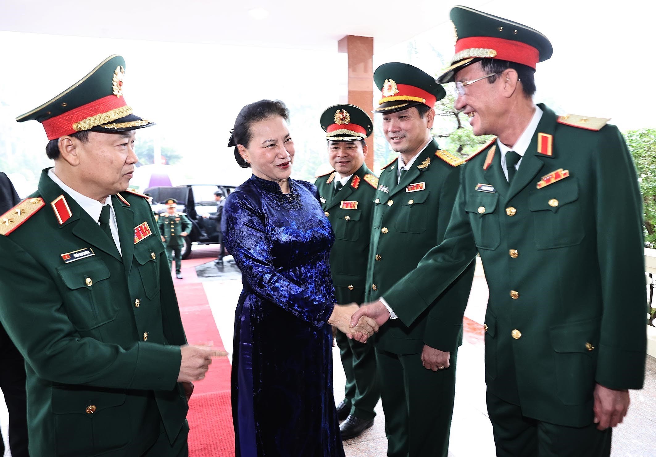 Top legislator visits Military Zone 5 hinh anh 1