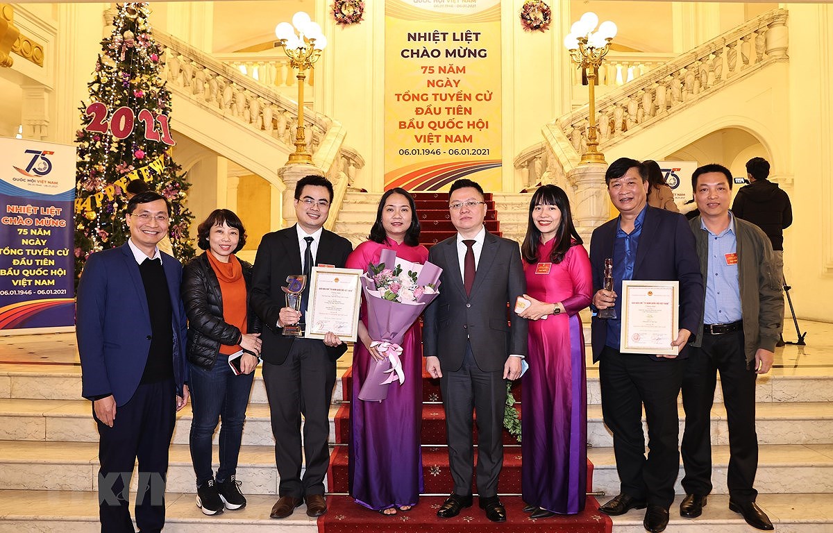 Winners of Press Awards marking 75th anniversary of NA announced hinh anh 1