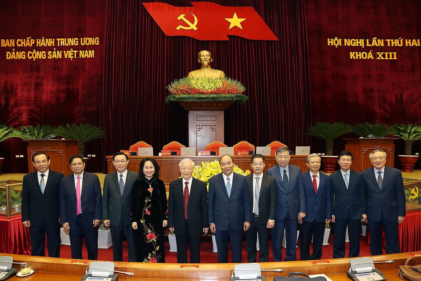 Party Central Committee adopts resolution of second plenum hinh anh 1